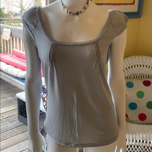 Adorable summer top! Gray with peraonality😀